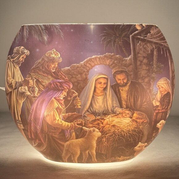 Stony Creek Nativity Scene Illuminated Glass Orbis Vase By Dona Gelsinger Oval - Picture 10 of 14
